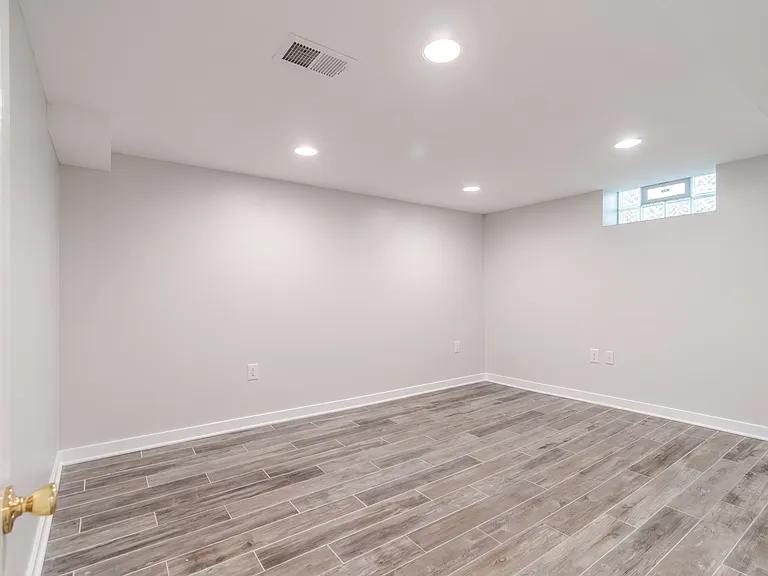 3224 N Altadena Ave — Photo 9