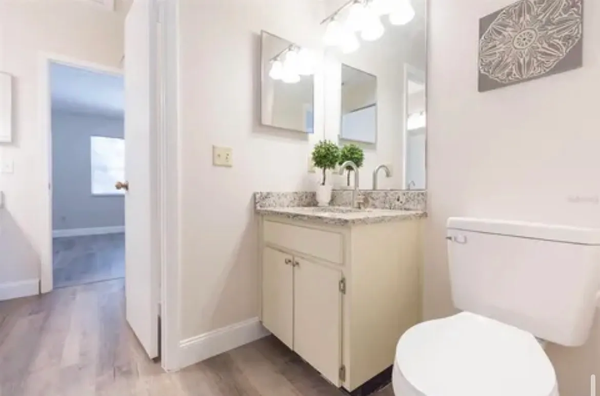 Building Photo - 9406 Forest Hills Cir