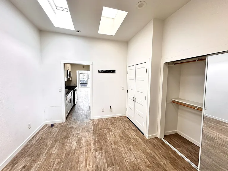 646 Hegenberger Rd #C — Photo 9