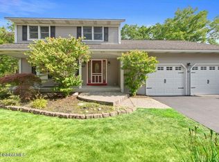 39 Meadow Ln, Albany, NY 12208