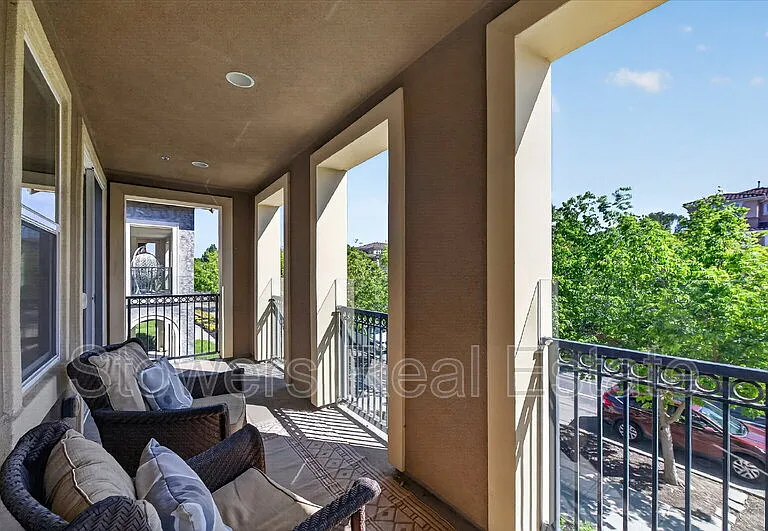 3273 Central Pkwy — Photo 22