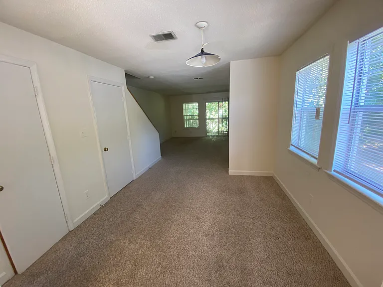 Avery Close Condominiums — Photo 66