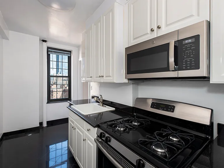 415 W 23rd St #17D — Photo 7