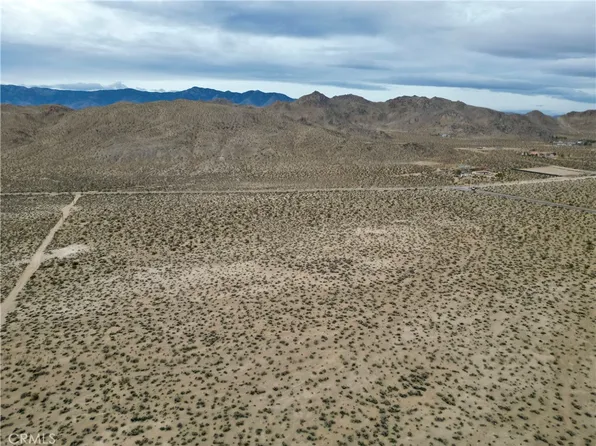 31300 Cove Rd, Lucerne Valley, CA 92356