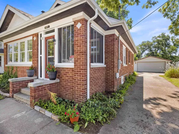 321 River Park Rd, Loves Park, IL 61111