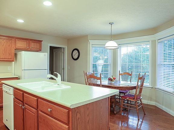 4th image of 1914 Canyon Creek Dr