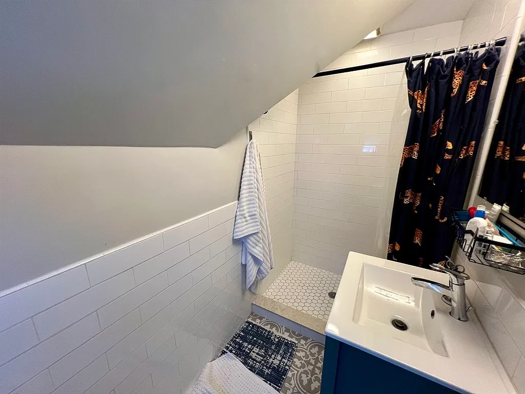 5 bed, 1700 sqft, $4,800 — Photo 4
