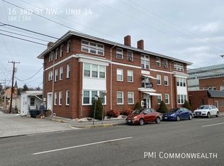 16 3rd St NW UNIT 14, Pulaski, VA 24301