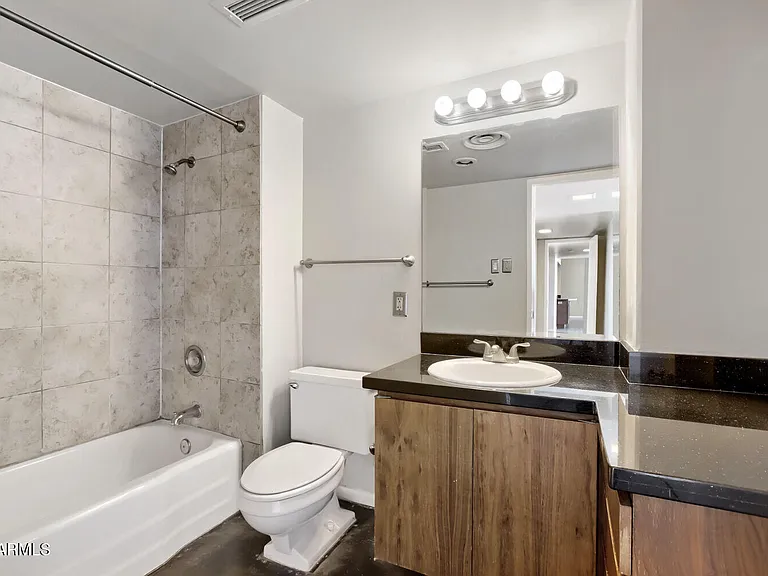 207 W Clarendon Ave #F10 — Photo 8
