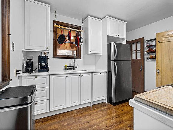 3rd image of 3528 40th Ave S
