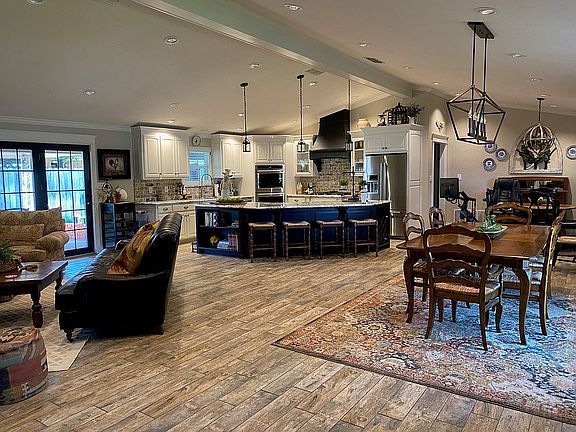 3rd image of 1537 Celia Dr