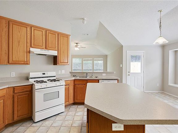 5th image of 4729 Barnhill Ln