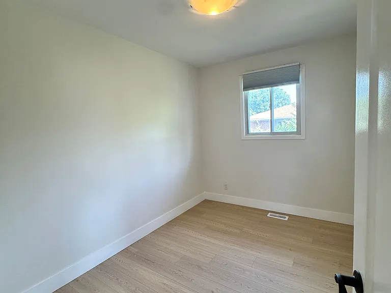29 Dellbrook Cres — Photo 12