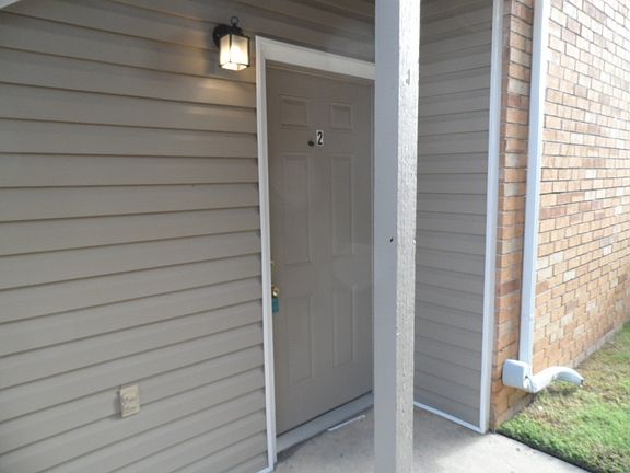 3rd image of 1311 Glen Oaks Ct #2