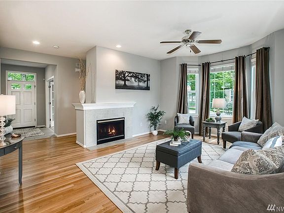 3rd image of 1705 15th Ave NE