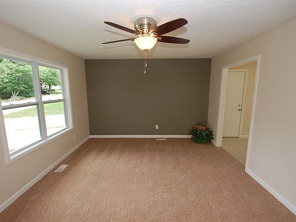 2nd image of 231 W Iroquois Dr