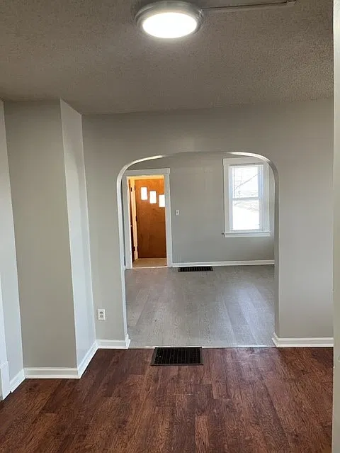 Large 6 Bedroom Home In Muskegon/West Of Business 31 — Photo 3