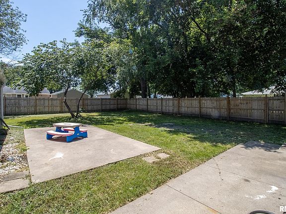 2nd image of 2058 McMasters Ave