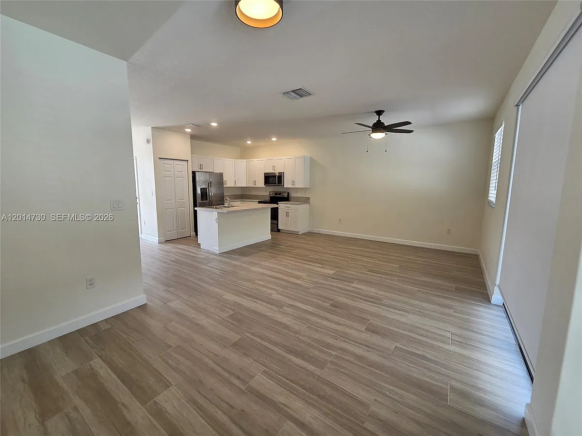 Building Photo - 10840 W 33rd Ln