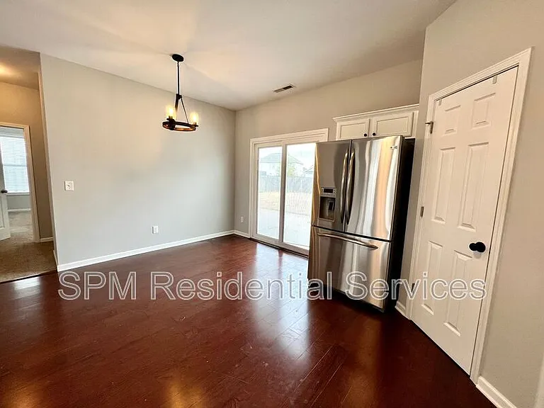 438 Riviera Dr — Photo 5
