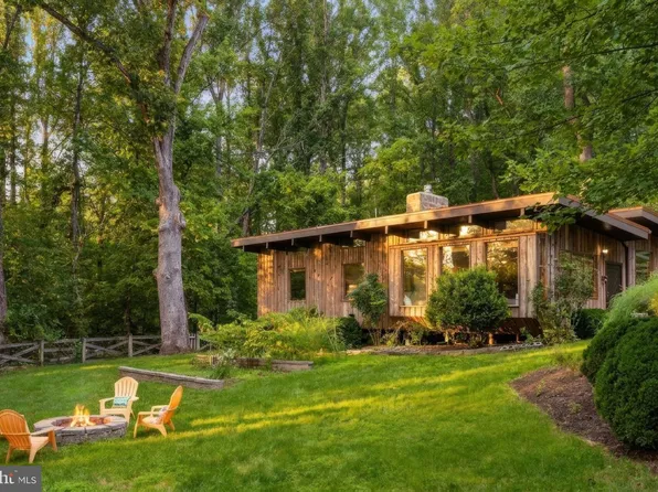7221 Clifton Rd, Clifton, VA 20124