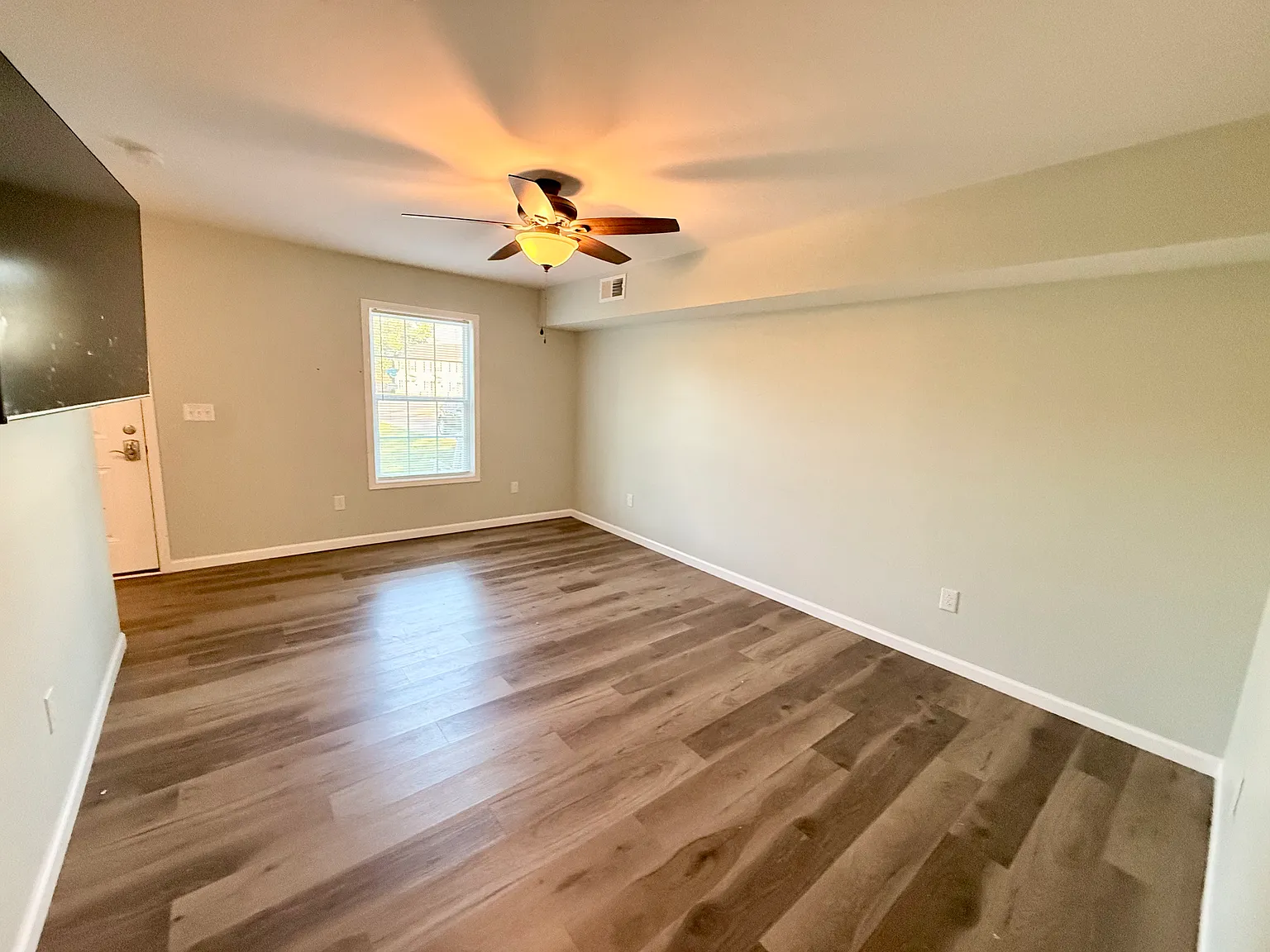 2 bed, $1,200 — Photo 2