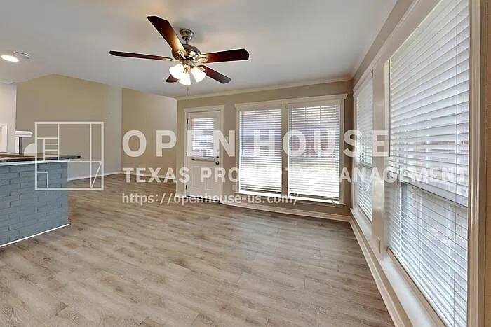 2111 Holly Hill Ln — Photo 4