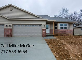 1018 Ravina Dr, Chatham, IL 62629