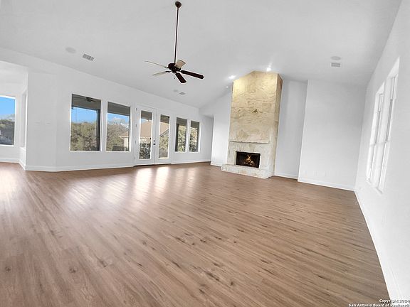 3rd image of 224 BROOKHOLLOW