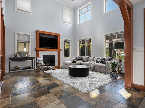 180 Fern Rd W, Qualicum Beach, BC V9K 1S4