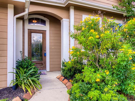 3rd image of 12822 Benton Park Ln
