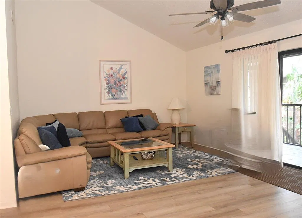 2 bed, 1112 sqft, $2,000 — Photo 2
