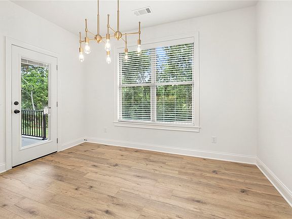 5th image of 10 Eastleigh Dr