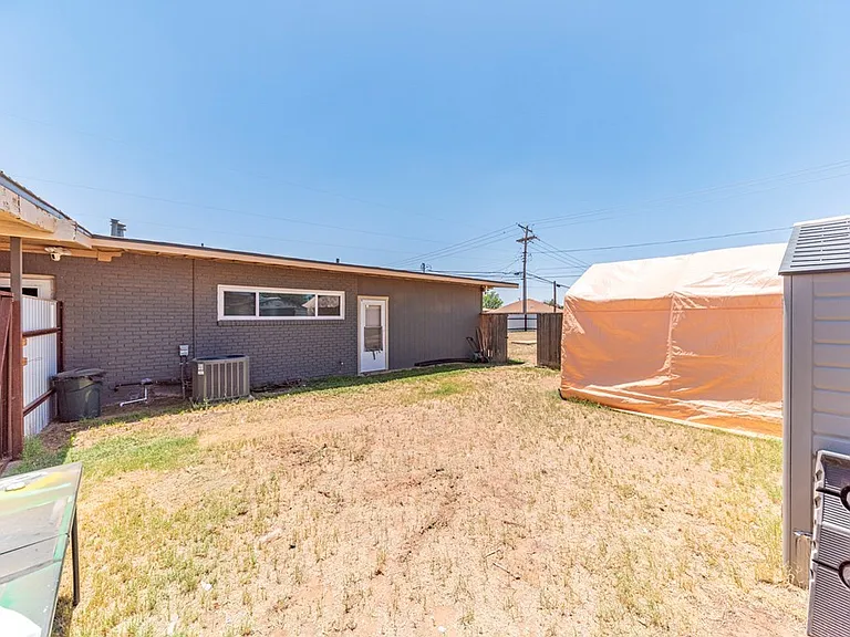 2901 Nabors Ln — Photo 6