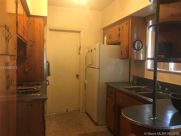 3rd image of 1940 NW 184th St