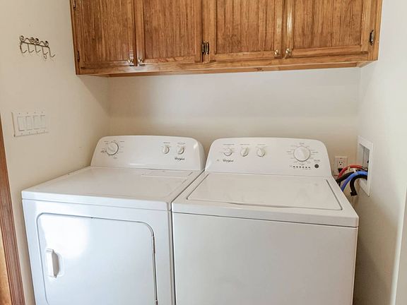 5th image of 107 Easy St