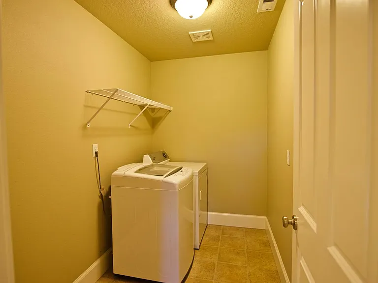 Upstairs washer/dryer