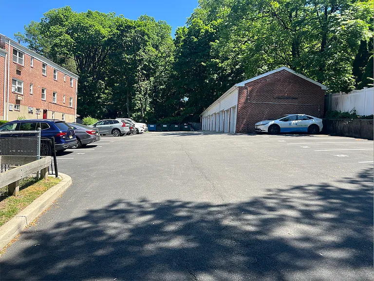 184 Hillside Ave — Photo 16