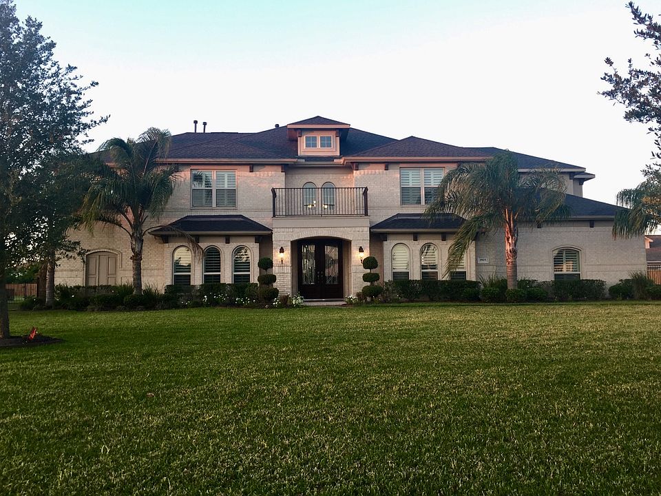 1st image of 3925 Pebble Brook Dr
