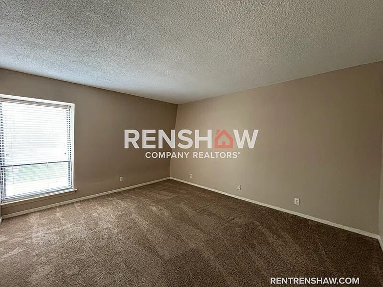 6620 Poplar Woods Cir S — Photo 2