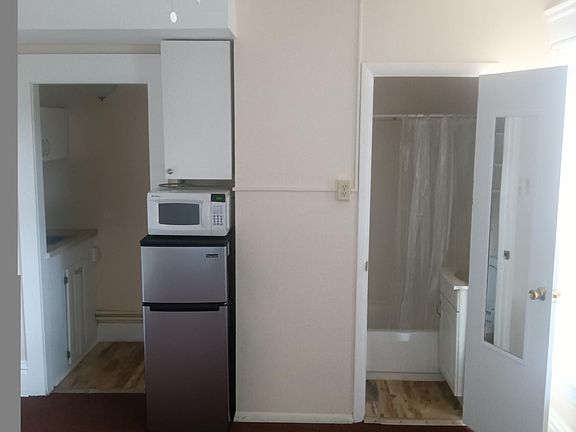 5th image of 1426 N High St #3