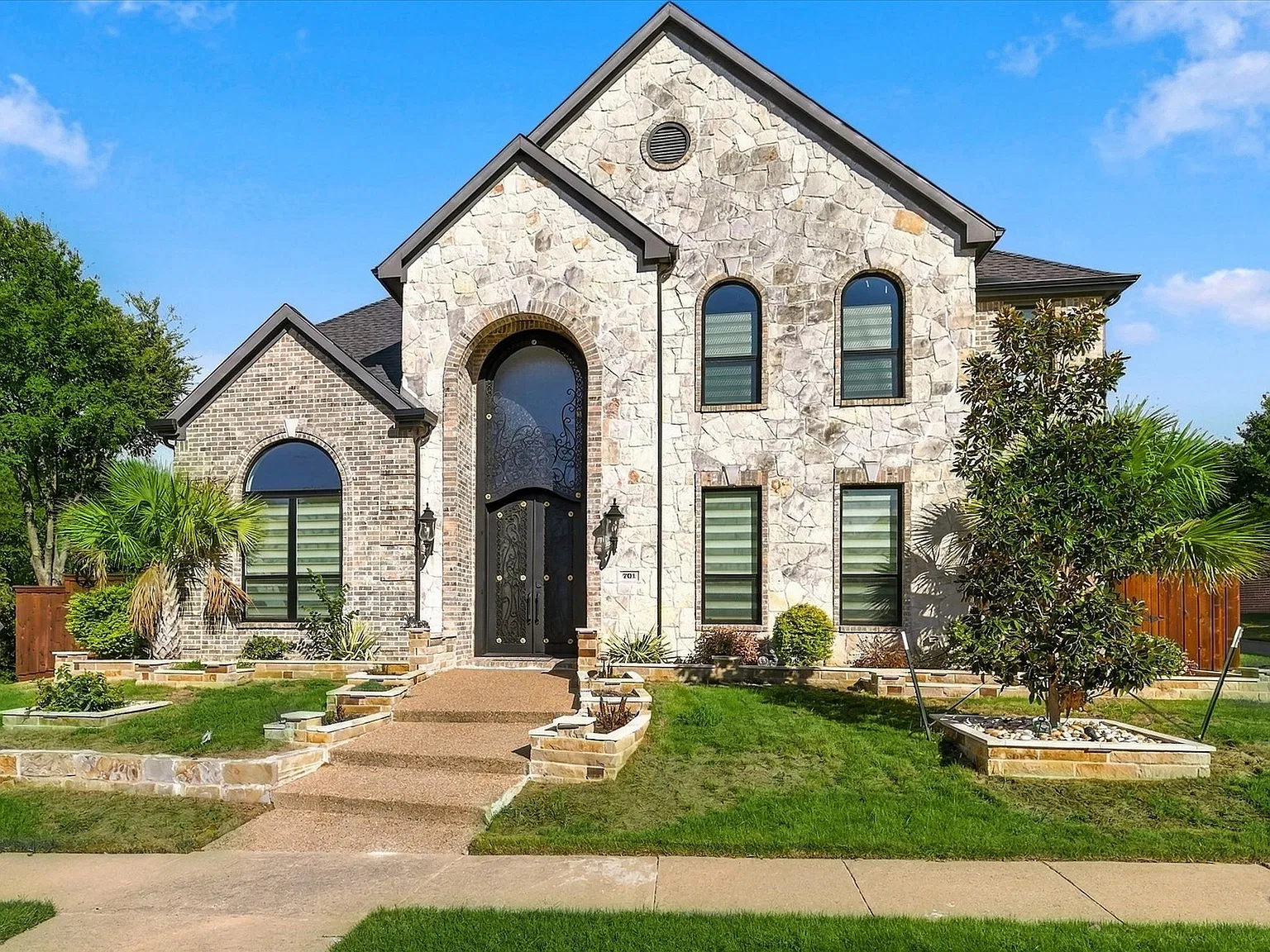 4 bed, 3.5 bath, 3850 sqft, $4,850 — Photo 3
