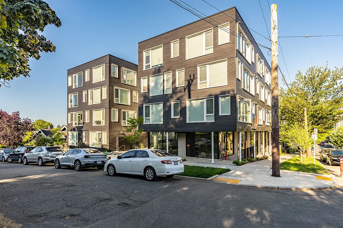 Building Photo - Betula House
