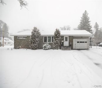 401 Forest Dr, North Syracuse, NY, 13212