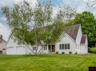 2239 Northridge Dr, North Mankato, MN 56003