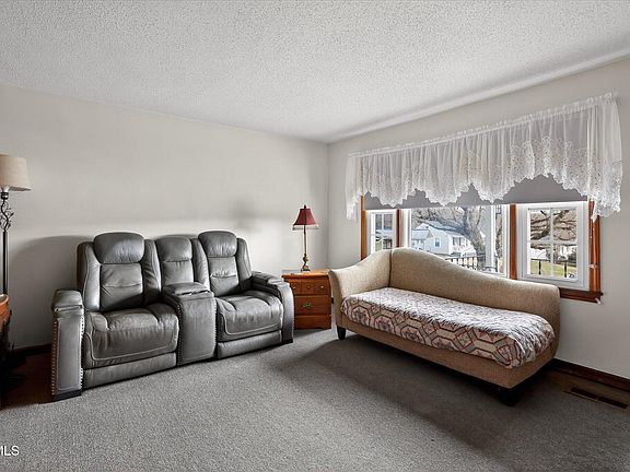 3rd image of 200 Keith Rd