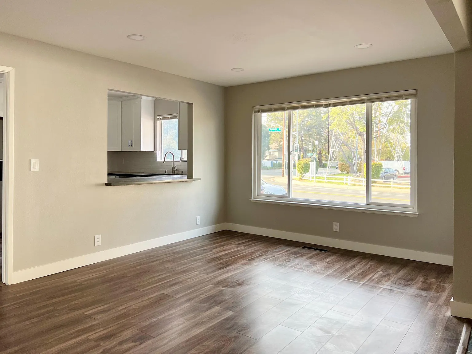 698 Danforth Dr — Photo 3