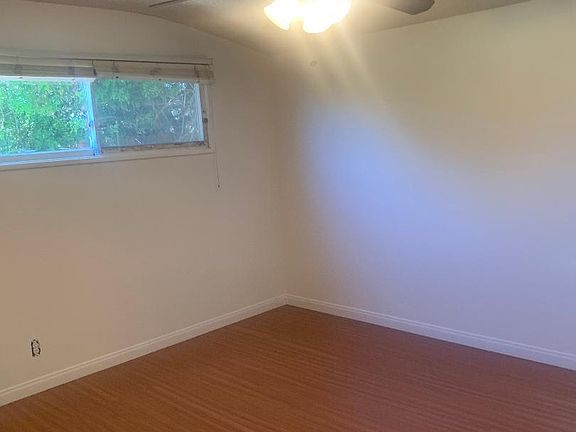 3rd image of 9520 Hayvenhurst Ave