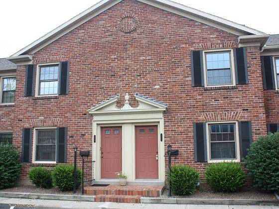 1st image of 105 Buckingham Dr #105