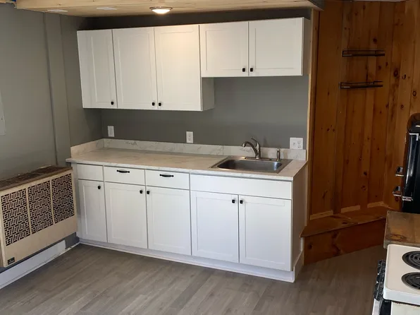 12 Railroad St #4, Essex Junction, VT 05452